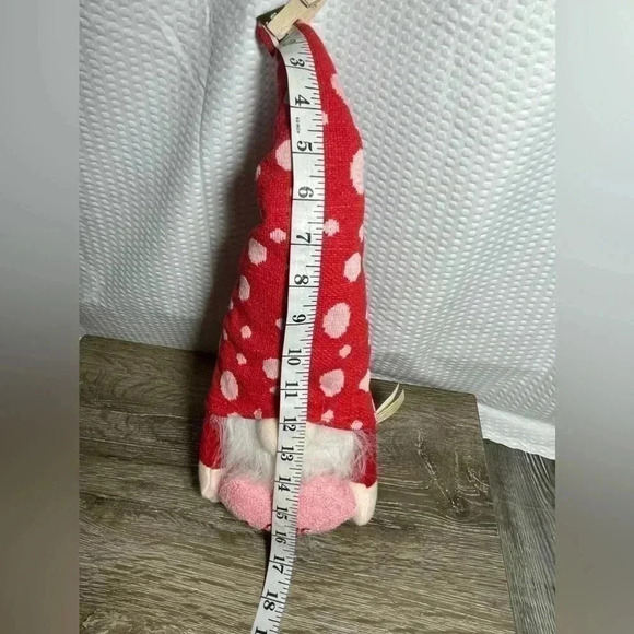 Valentine’s Day Love Gnome - Picture 4 of 7